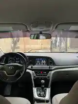 Hyundai Elantra, 2017-4