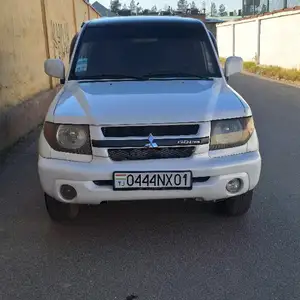 Mitsubishi Pajero IO, 2001