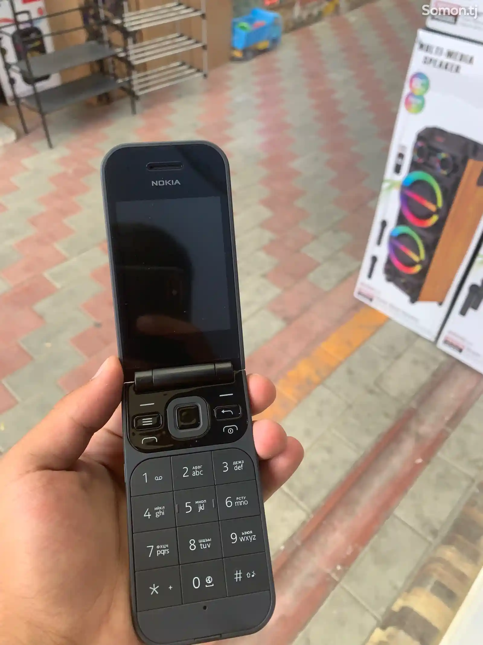 Nokia 2720 Flip-2