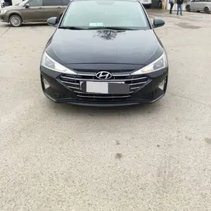 Hyundai Elantra, 2019