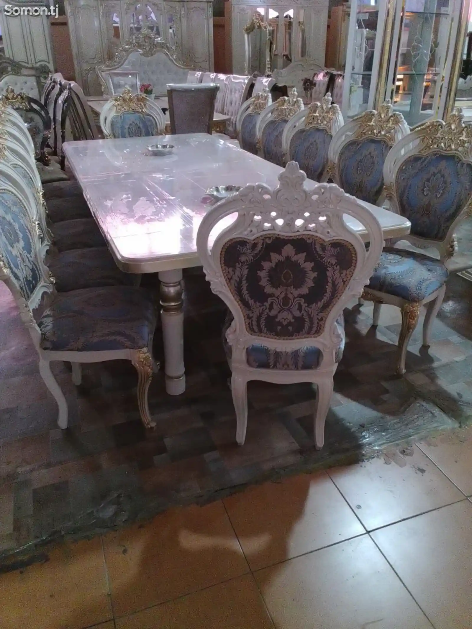Королевский стол и стулья 12 персон
