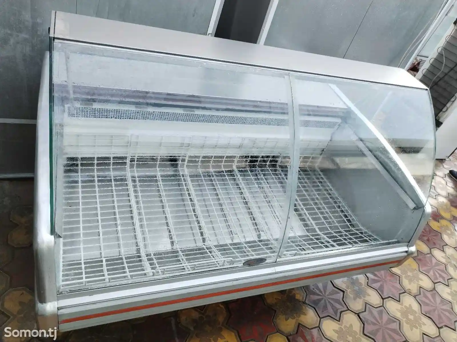 Холодильник-витрина-1