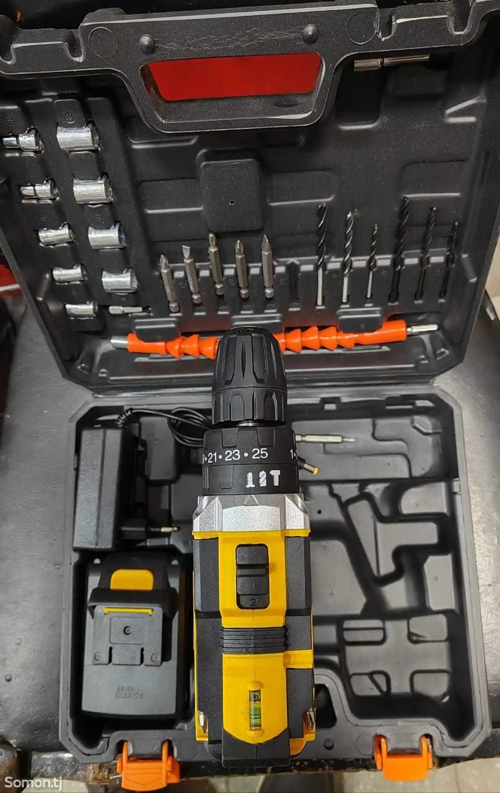 Шуруповерт DeWalt-2