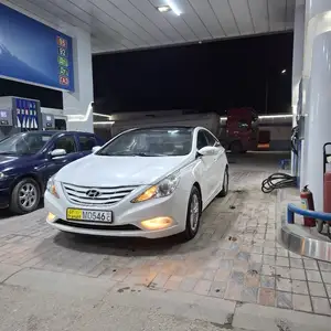 Hyundai Sonata, 2010