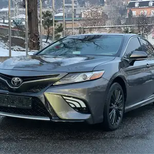 Toyota Camry, 2018