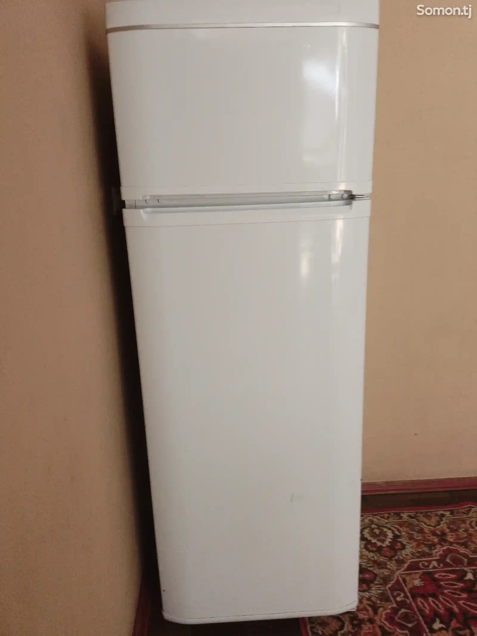 Холодильник Artiston Hotpoint-1