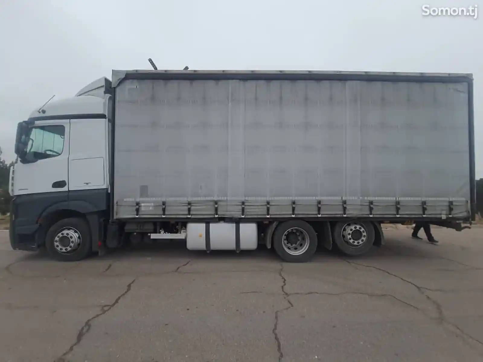 Бортовой грузовик Mercedes-Benz Actros 2545-2