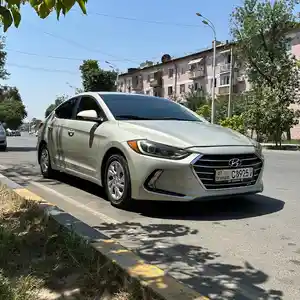 Hyundai Elantra, 2017