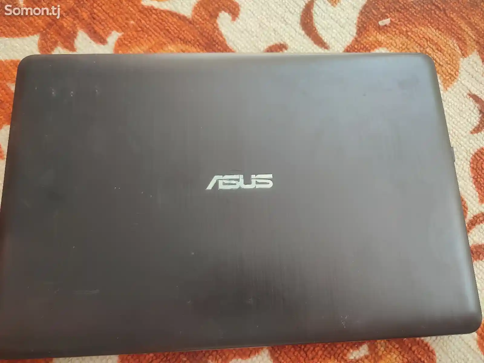 Ноутбук Asus-1