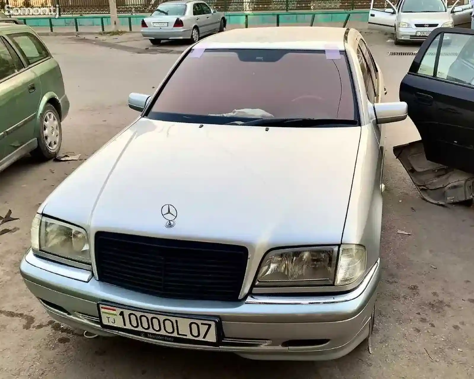 Стекло от Mercedes-Benz-1