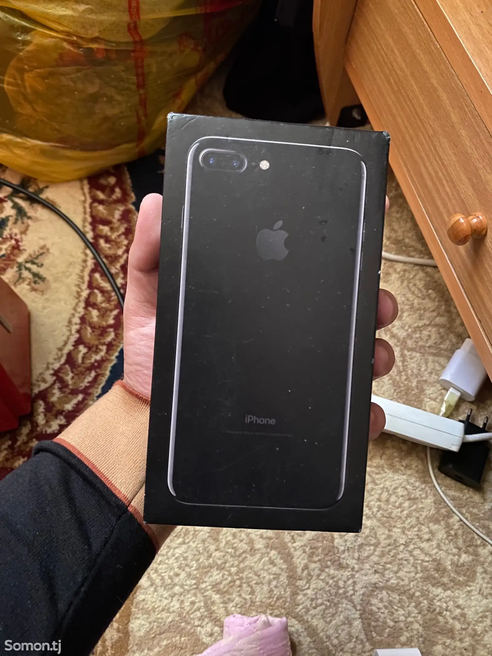 Коробка от Apple iPhone 7 plus-1