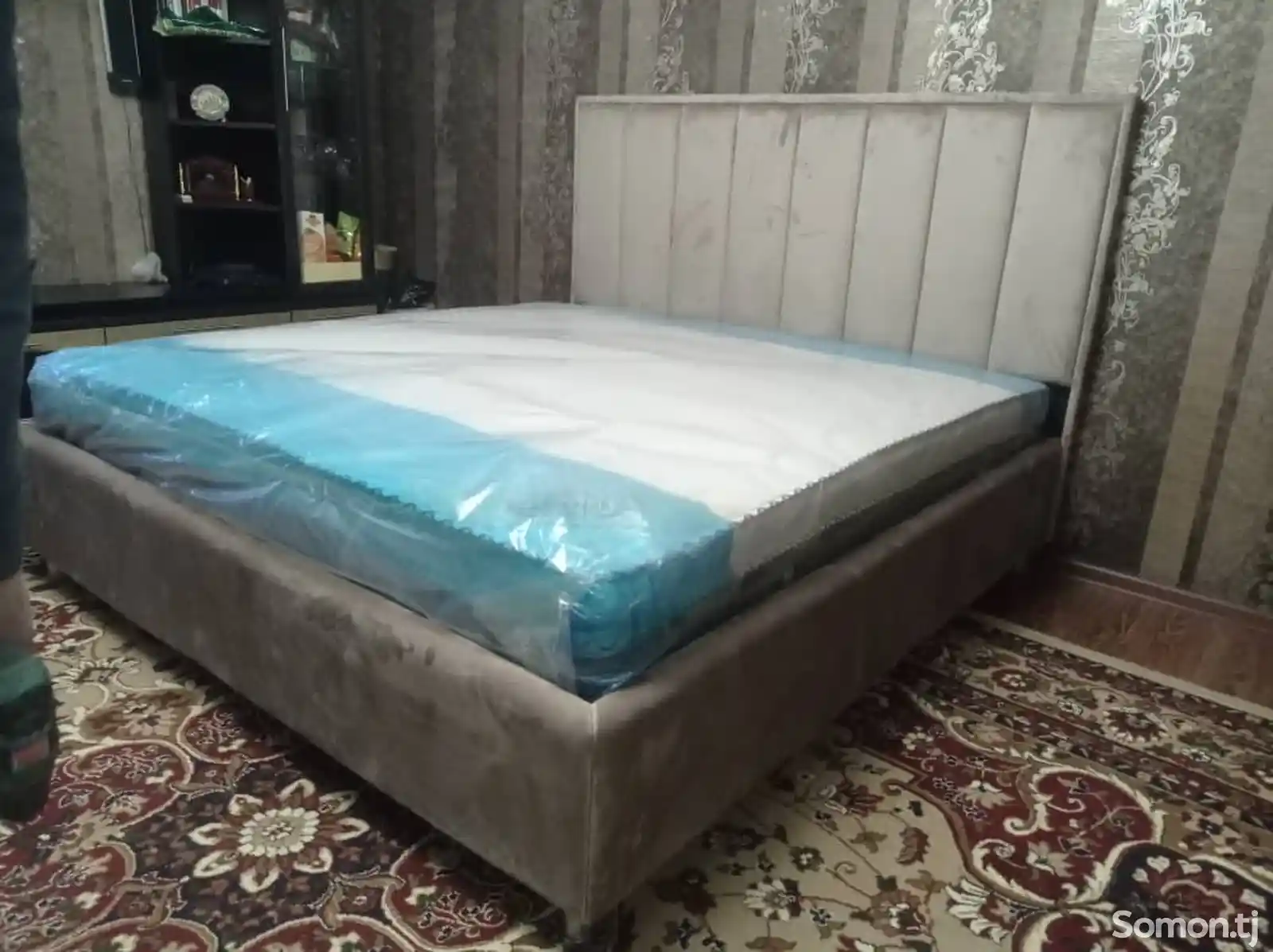 Двуспальная кровать на заказ-8