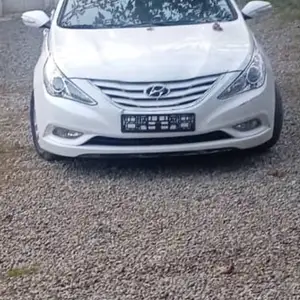 Hyundai Sonata, 2011