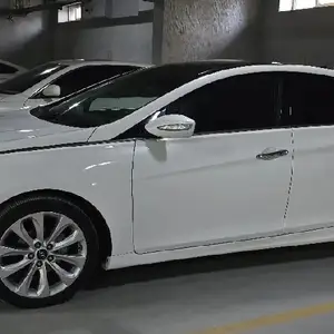 Hyundai Sonata, 2011