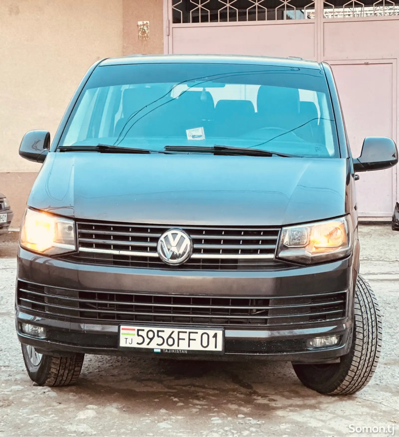 Минивэн Volkswagen Caravelle-1