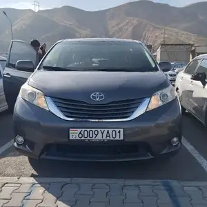 Toyota Sienna, 2012