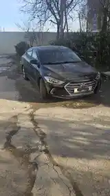 Hyundai Elantra, 2017-3