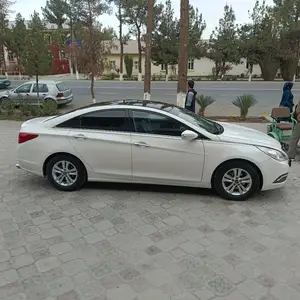 Hyundai Sonata, 2010