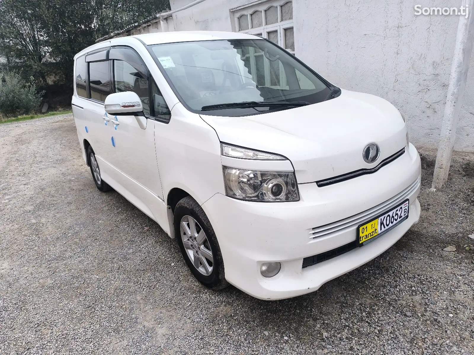 Toyota Voxy, 2008-2