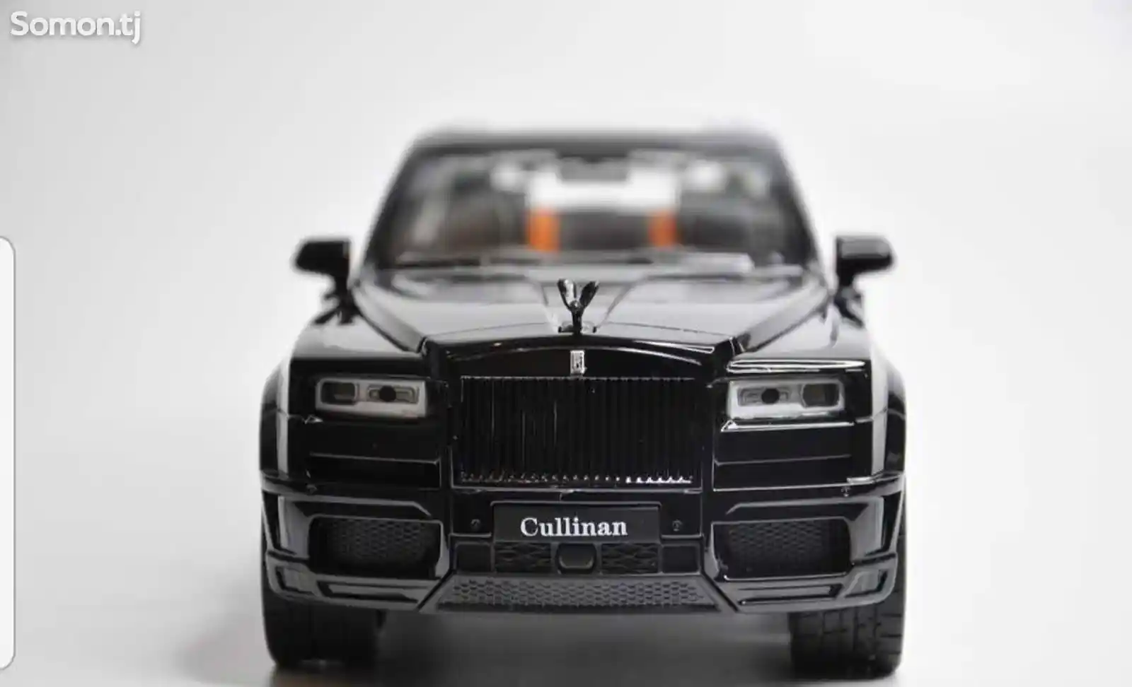 Модель автомобиля Rolls-Royce Cullinan металл-3