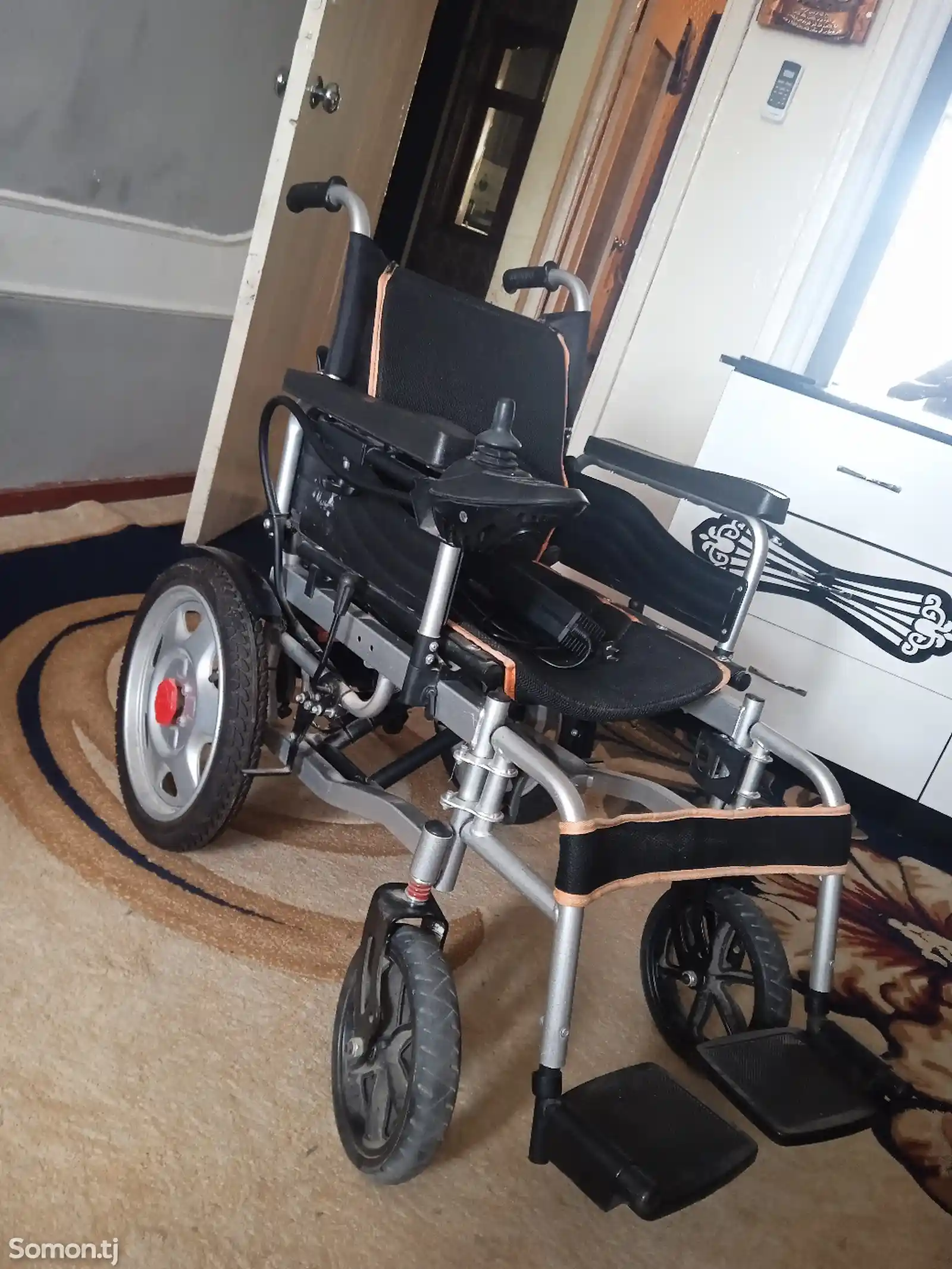 Электричиская инвалидная коляска-1
