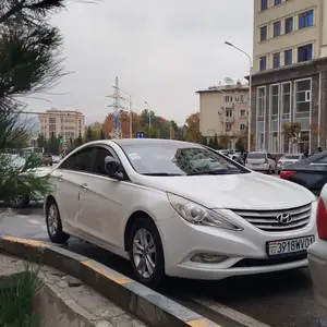 Hyundai Sonata, 2011