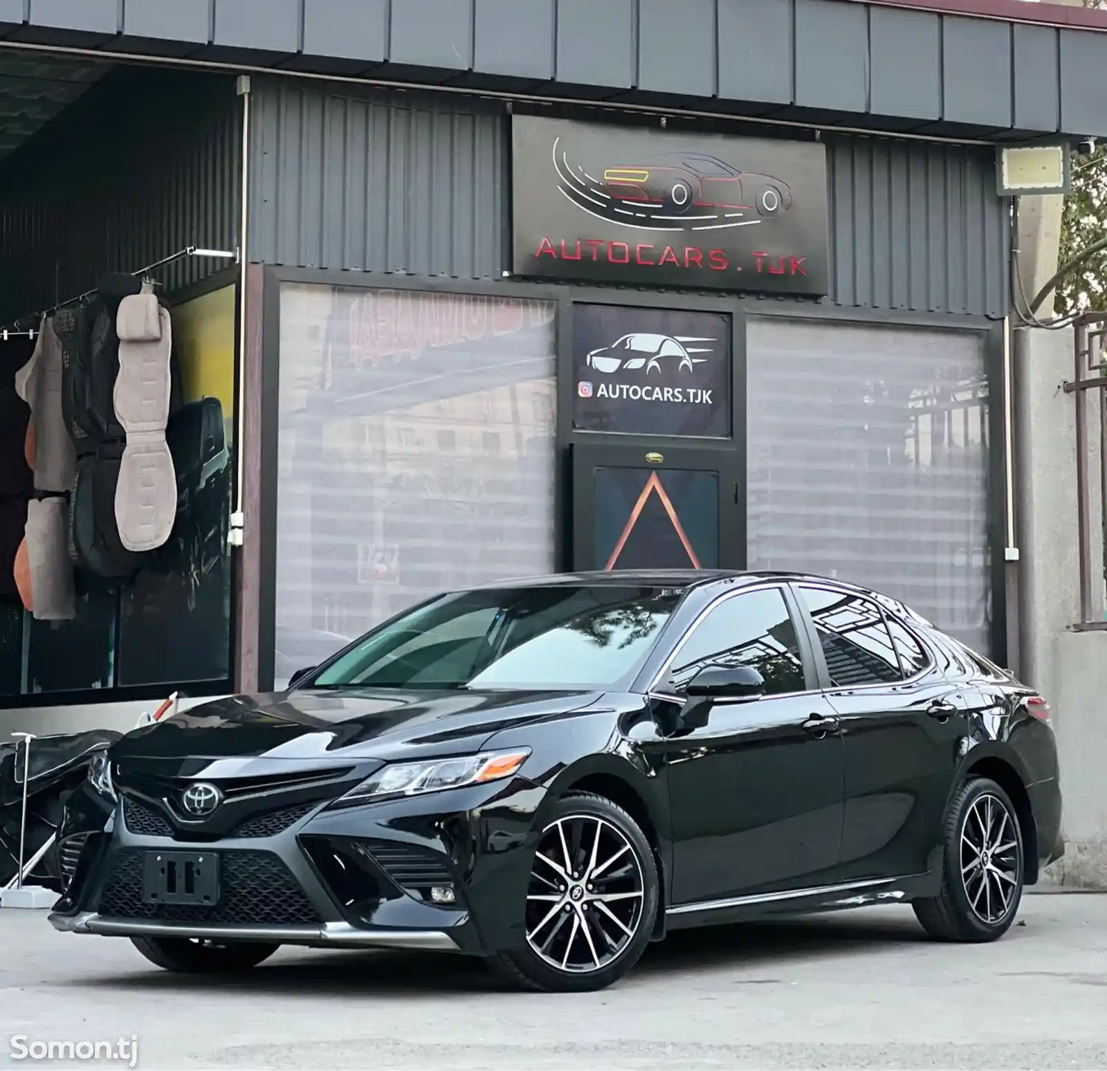 Toyota Camry, 2018-1