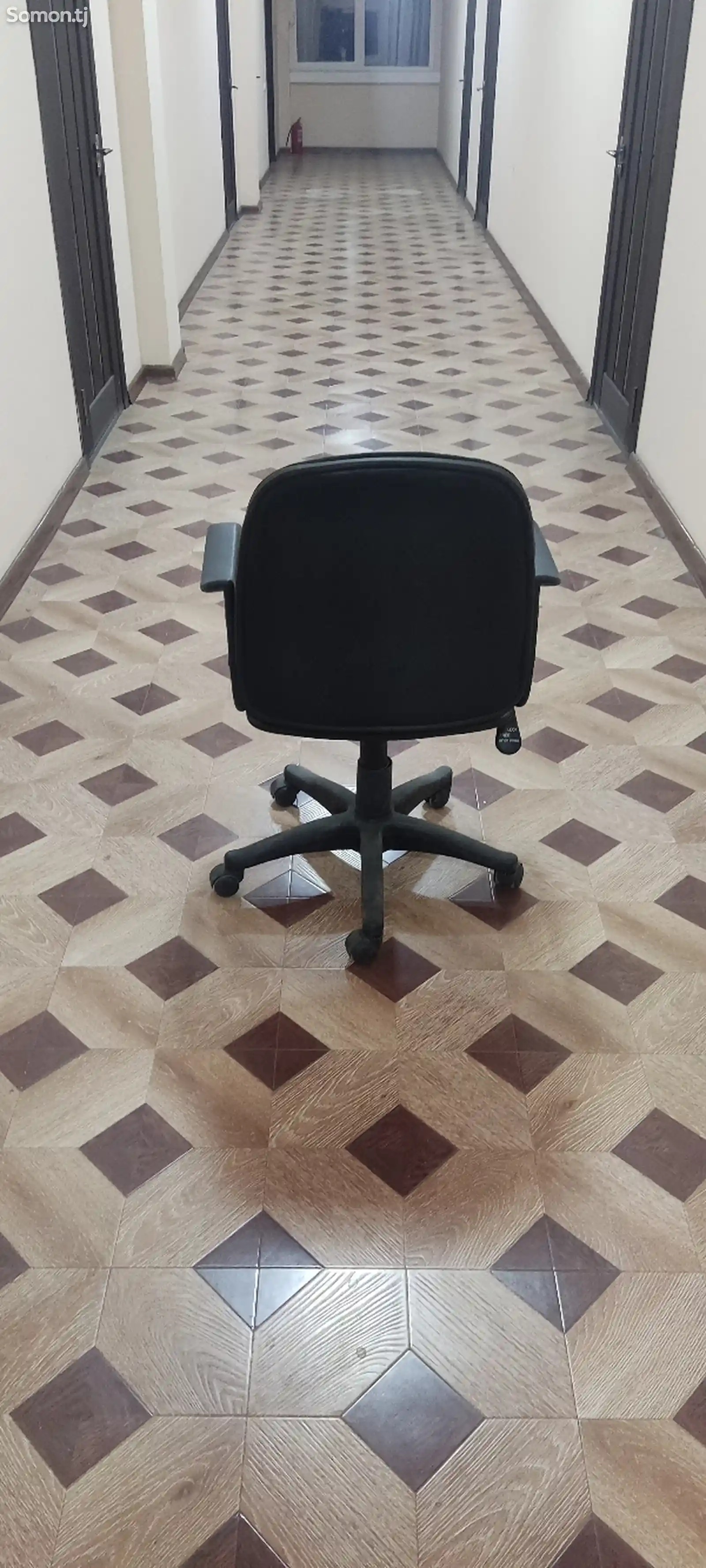 Офисное кресло-2
