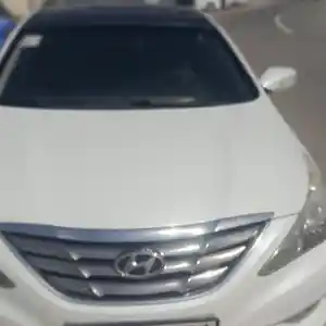 Hyundai Sonata, 2011