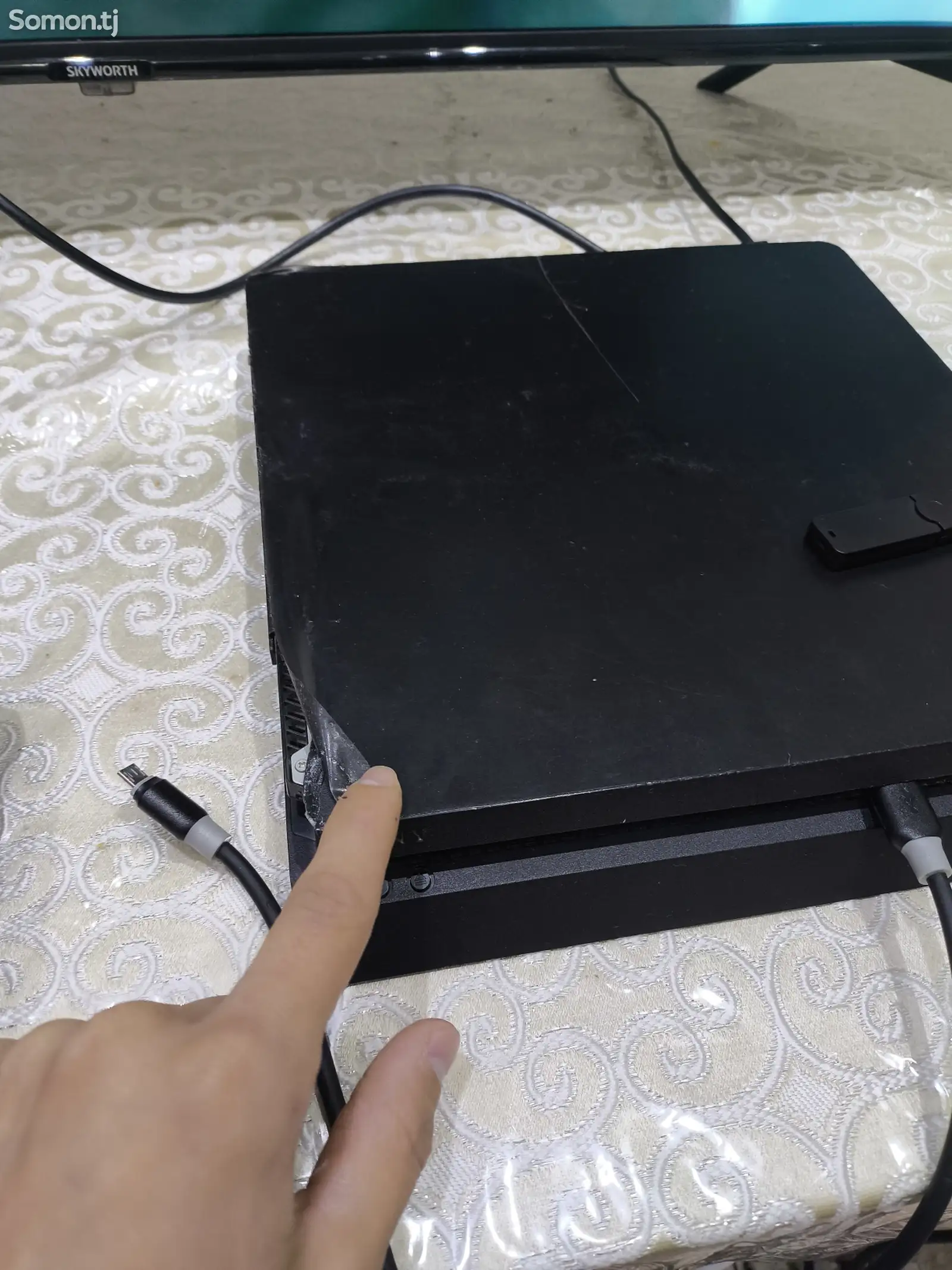 Игровая приставка Sony PlayStation 4 slim-1