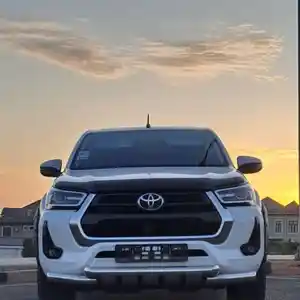 Toyota Hilux, 2022