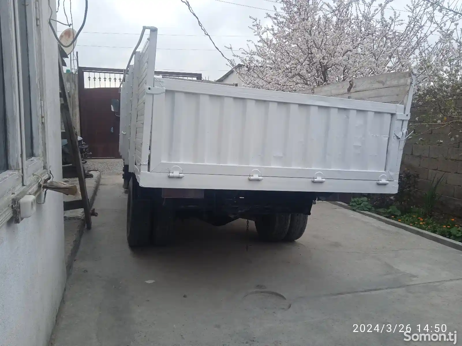 Бортовой грузовик Foton-3