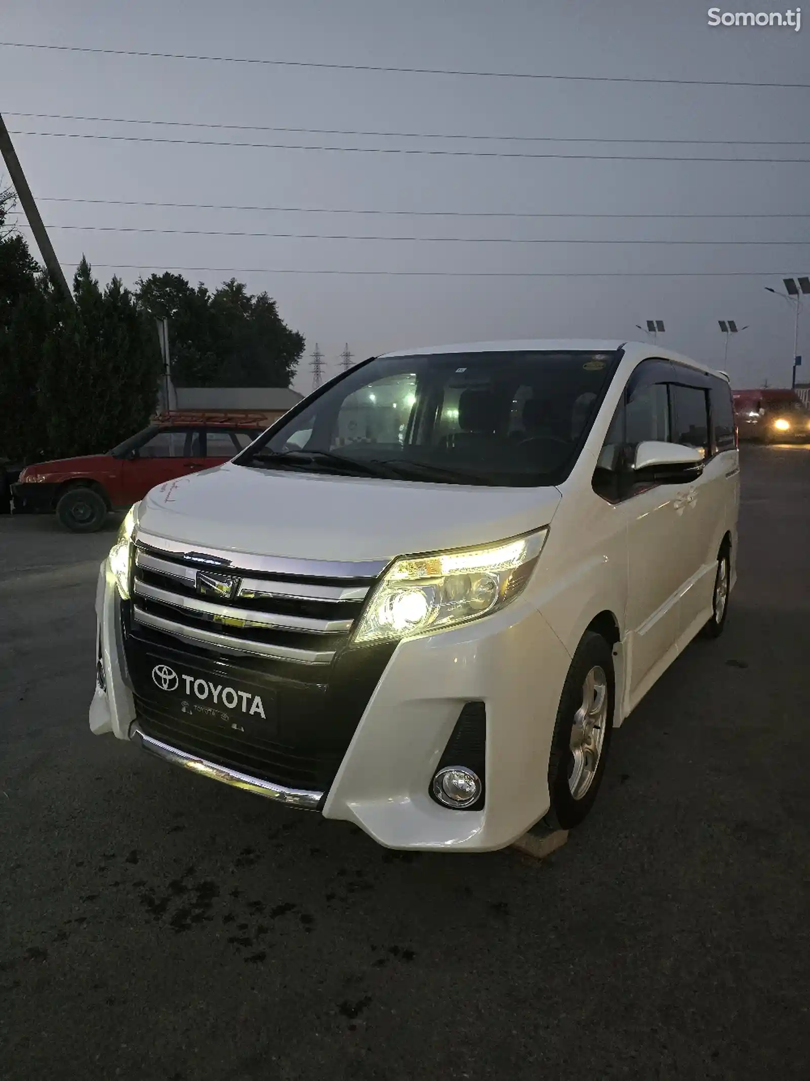 Toyota Voxy, 2014-1