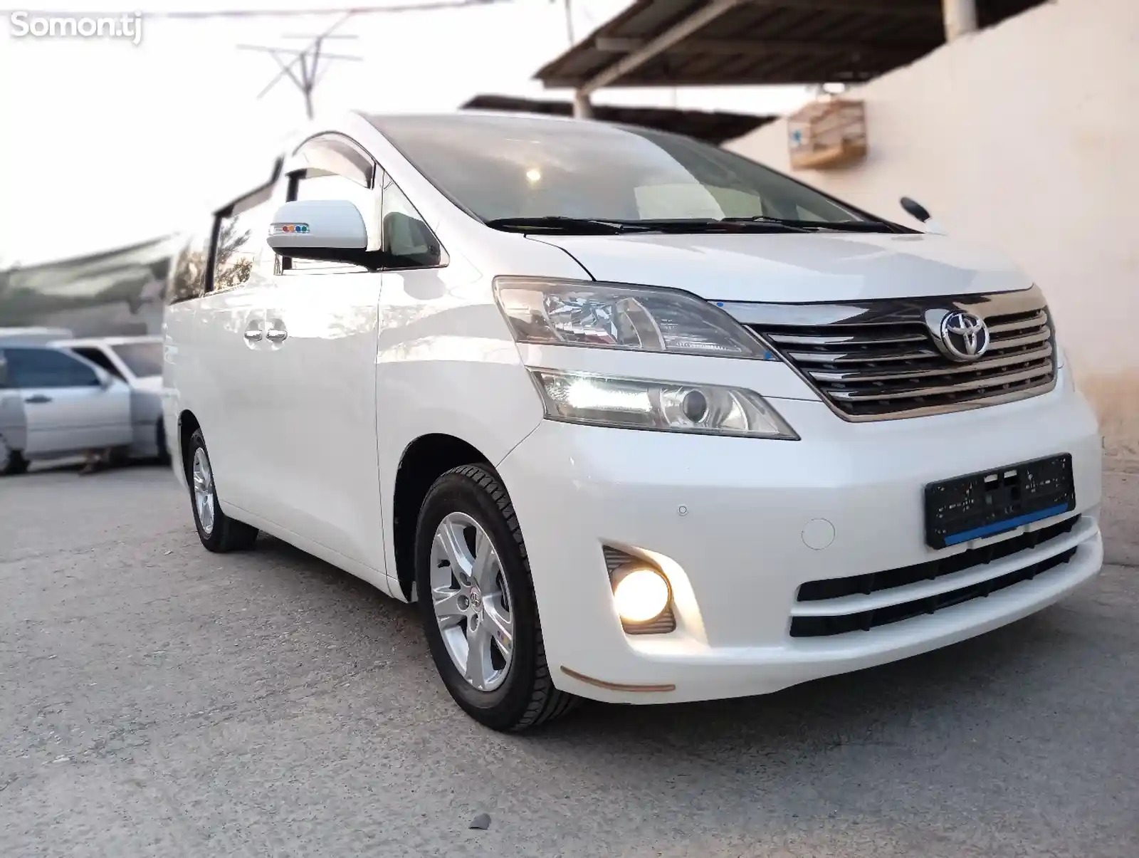 Toyota Vellfire, 2010-3