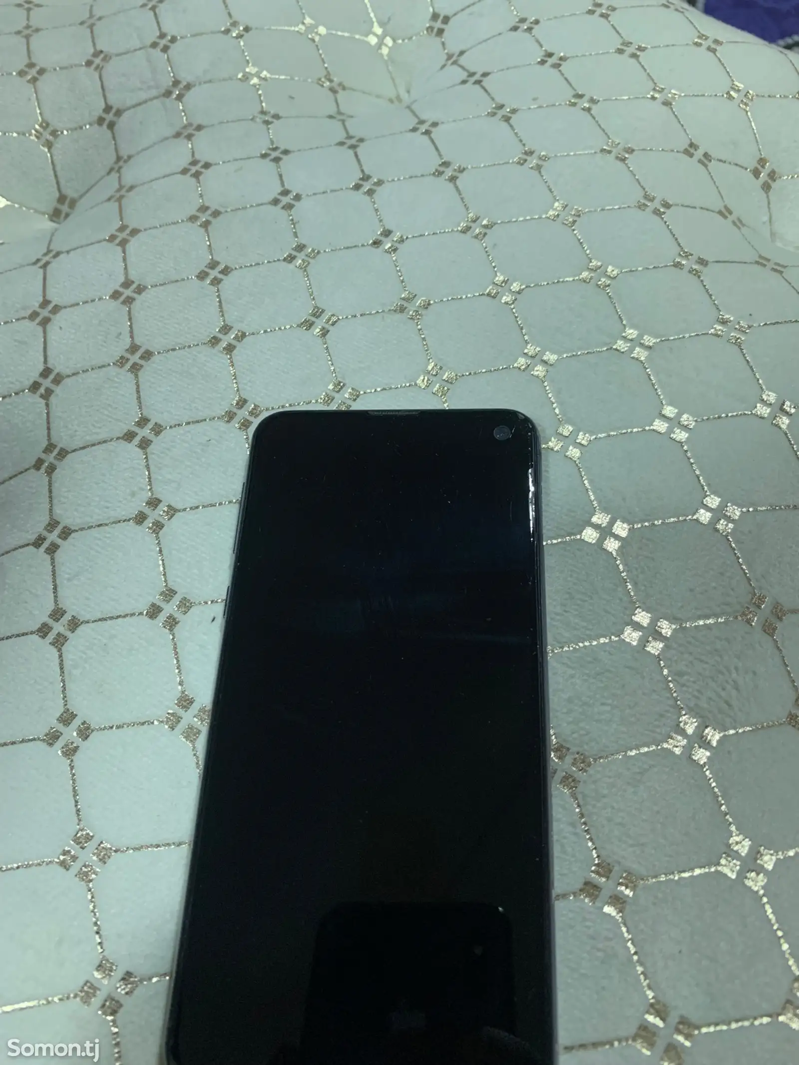 Samsung Galaxy S10e-1