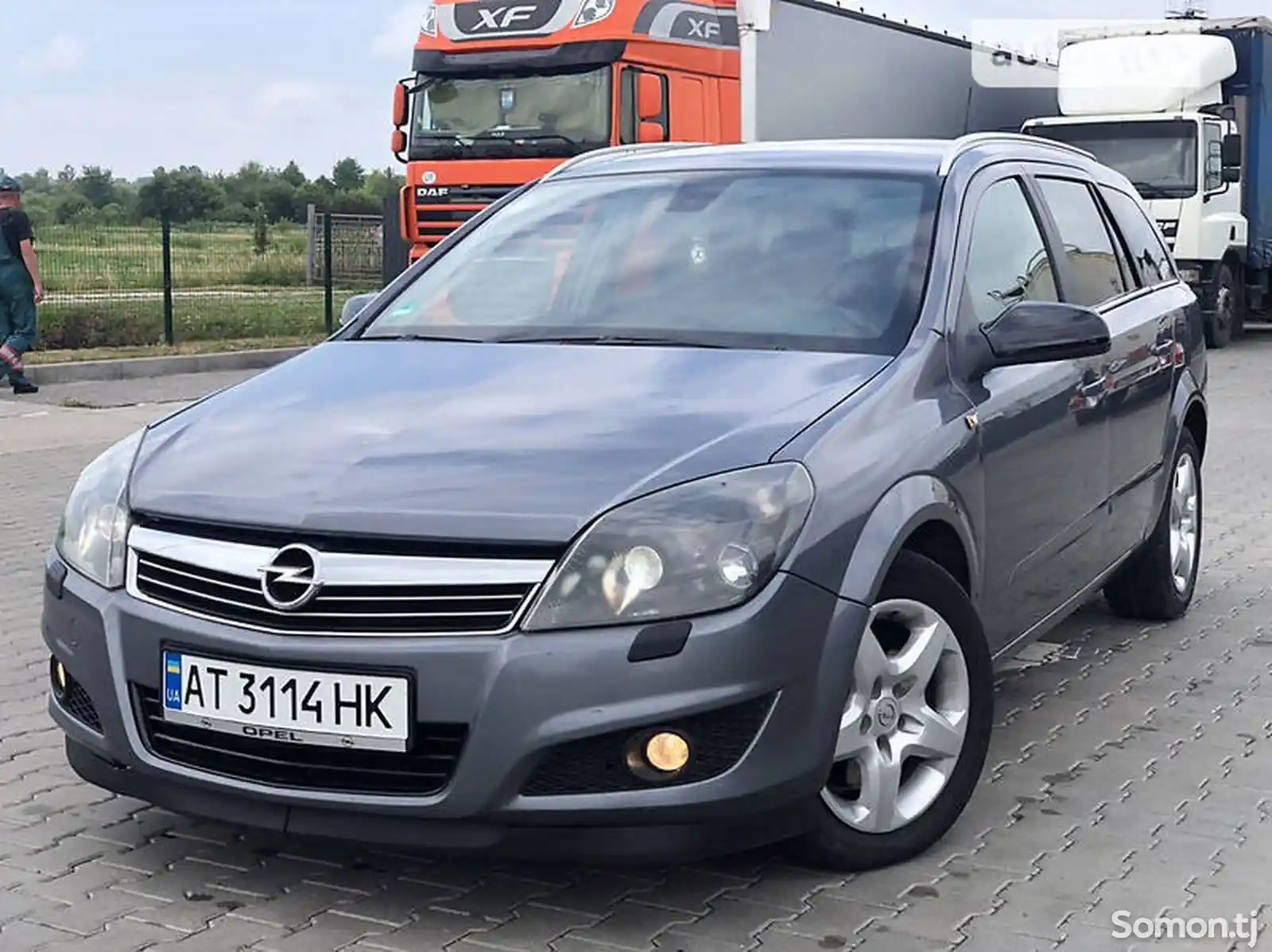 Петля двери на Opel Astra-H-5