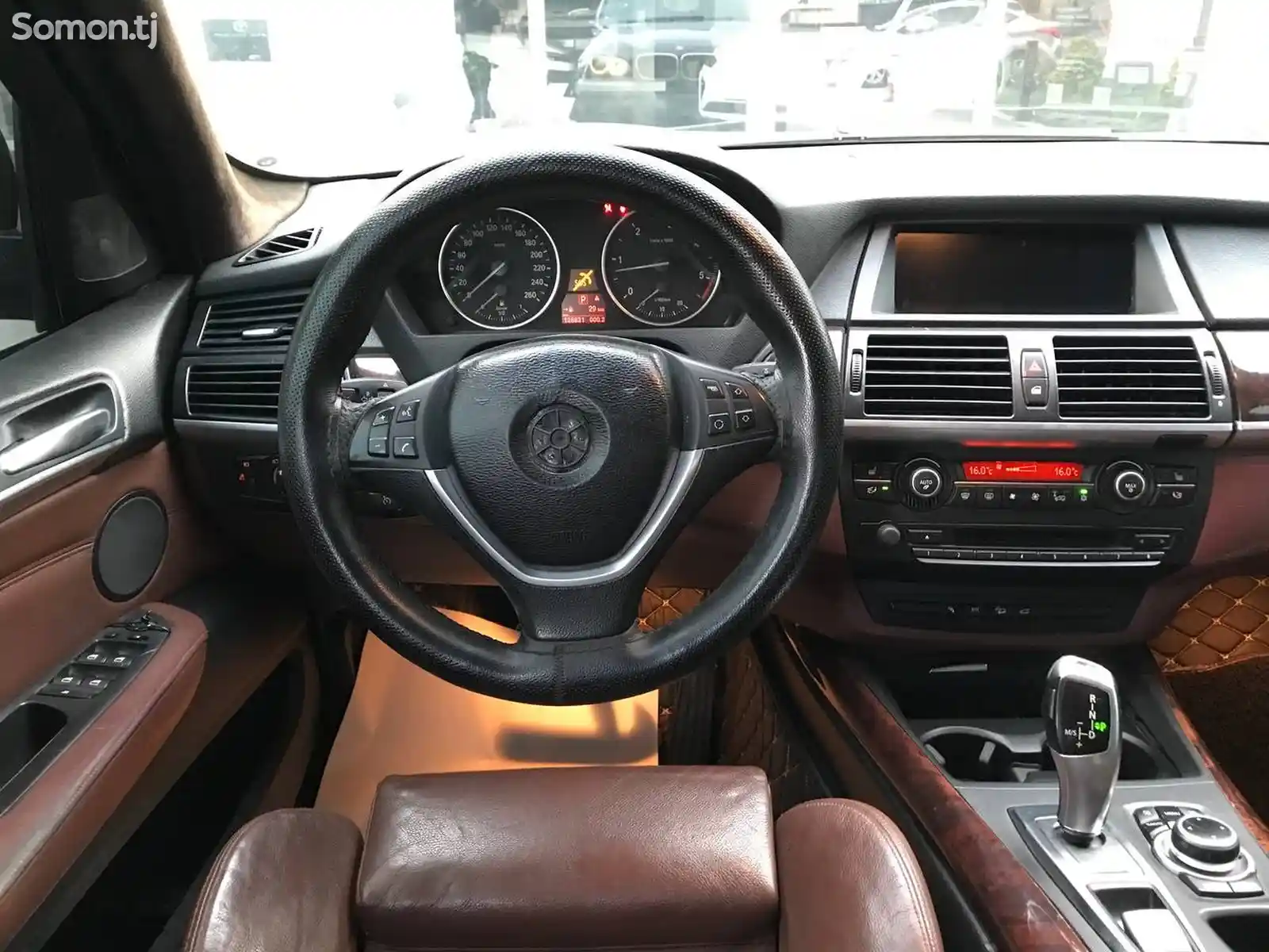 BMW M5, 2010-9