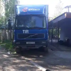 Бортовой грузовик Volvo