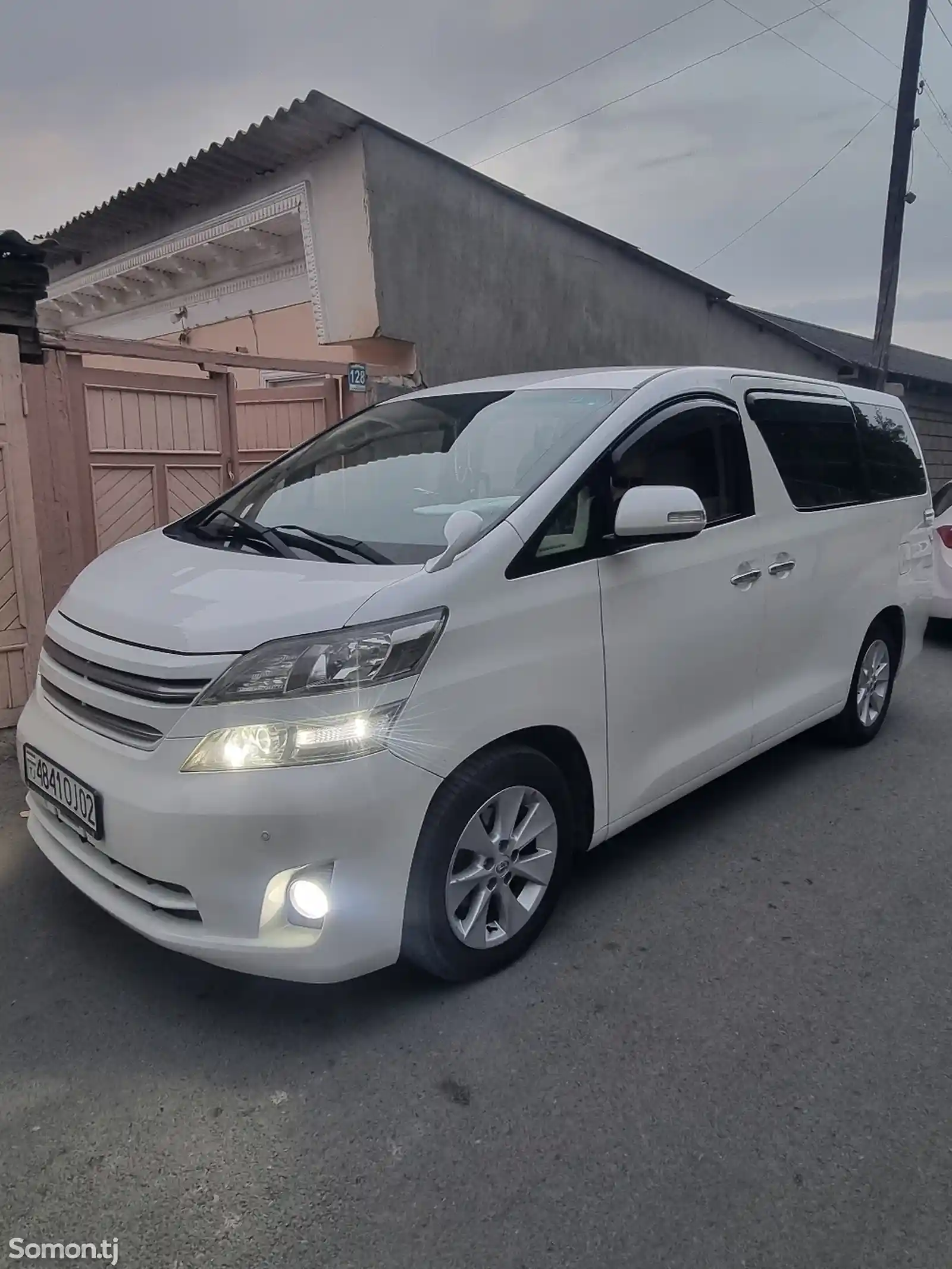 Toyota Vellfire, 2010-5