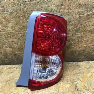 Задний правый фонарь на Toyota Rumion