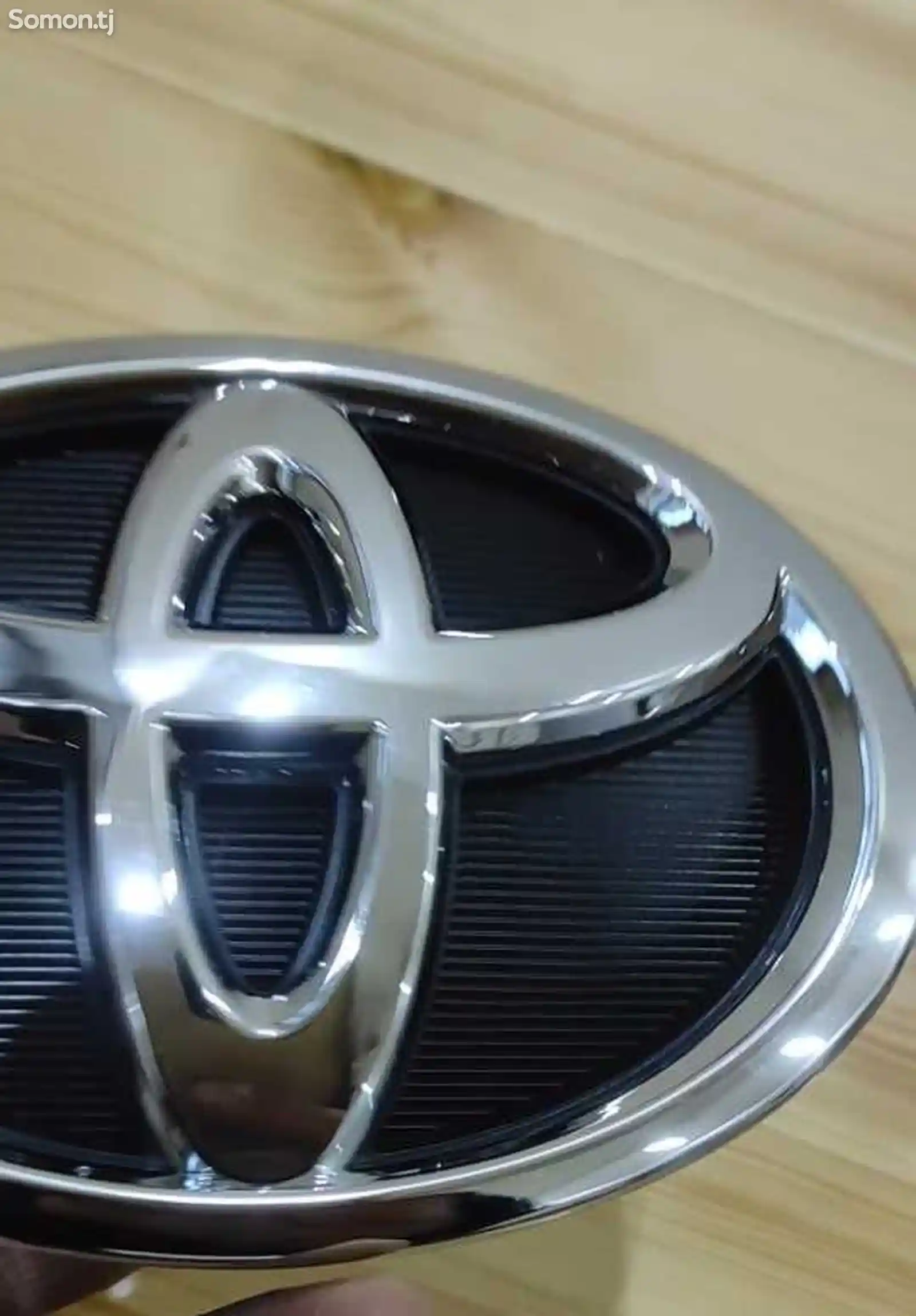 Эмблема Toyota camry 55 2015-3