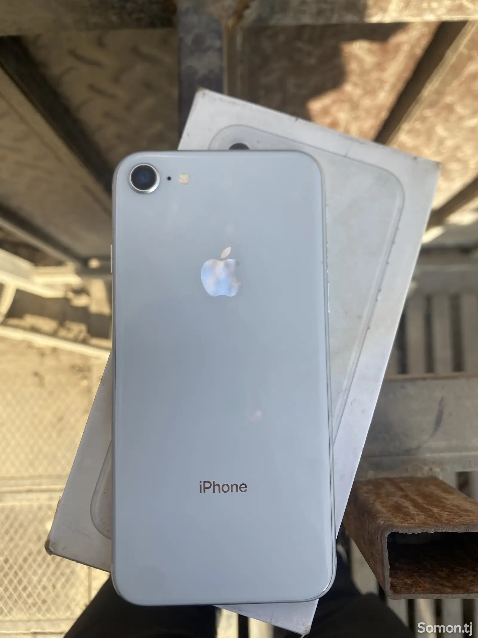 Apple iPhone 8, 64 gb, Silver-1