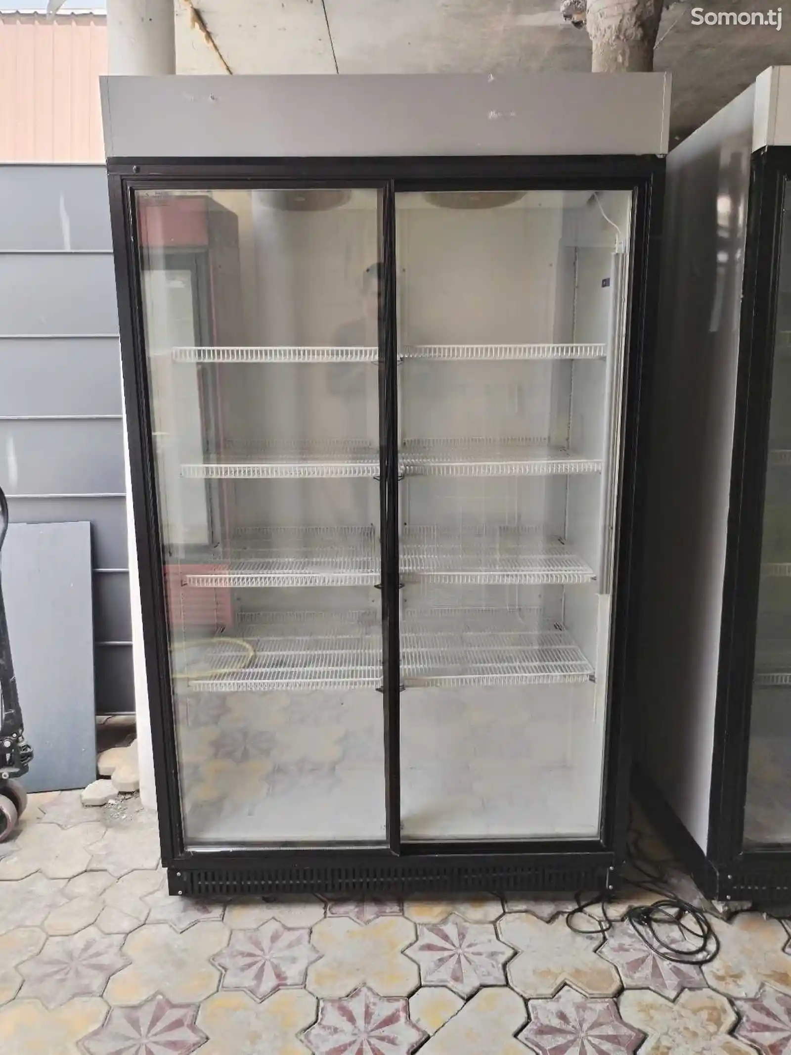 Холодильный шкаф FrigoGlass-10