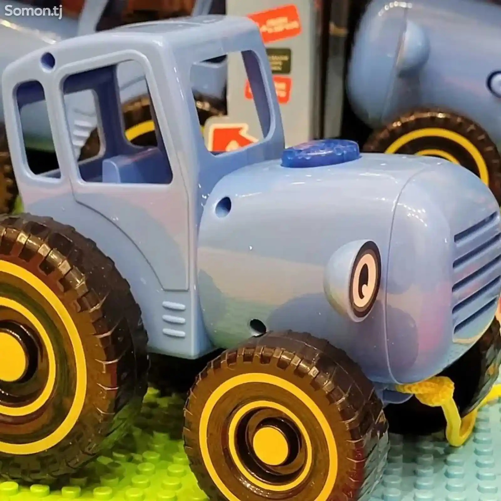 Синий трактор игрушка-6