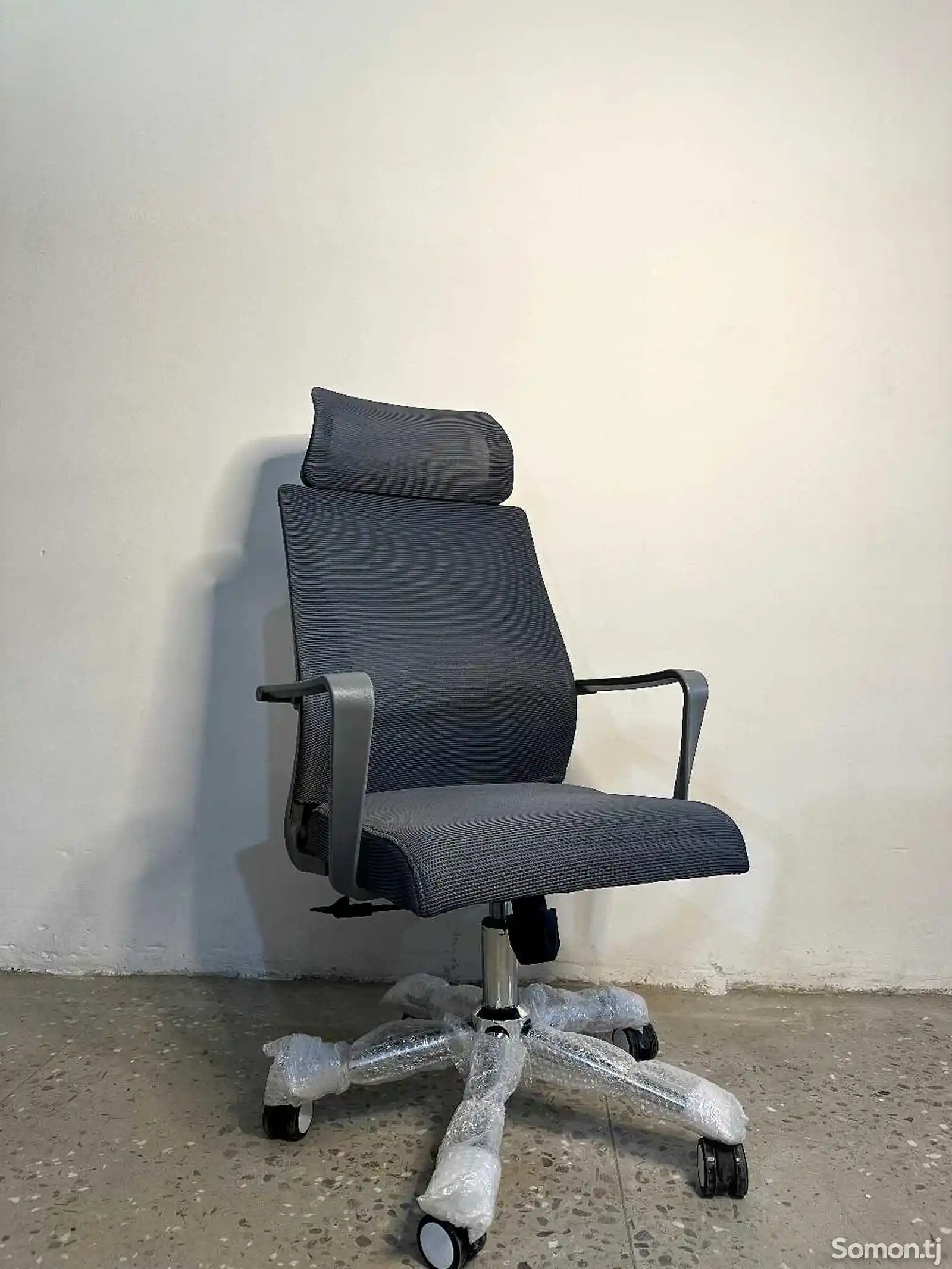 Кресло офисное Silver Black and White-2