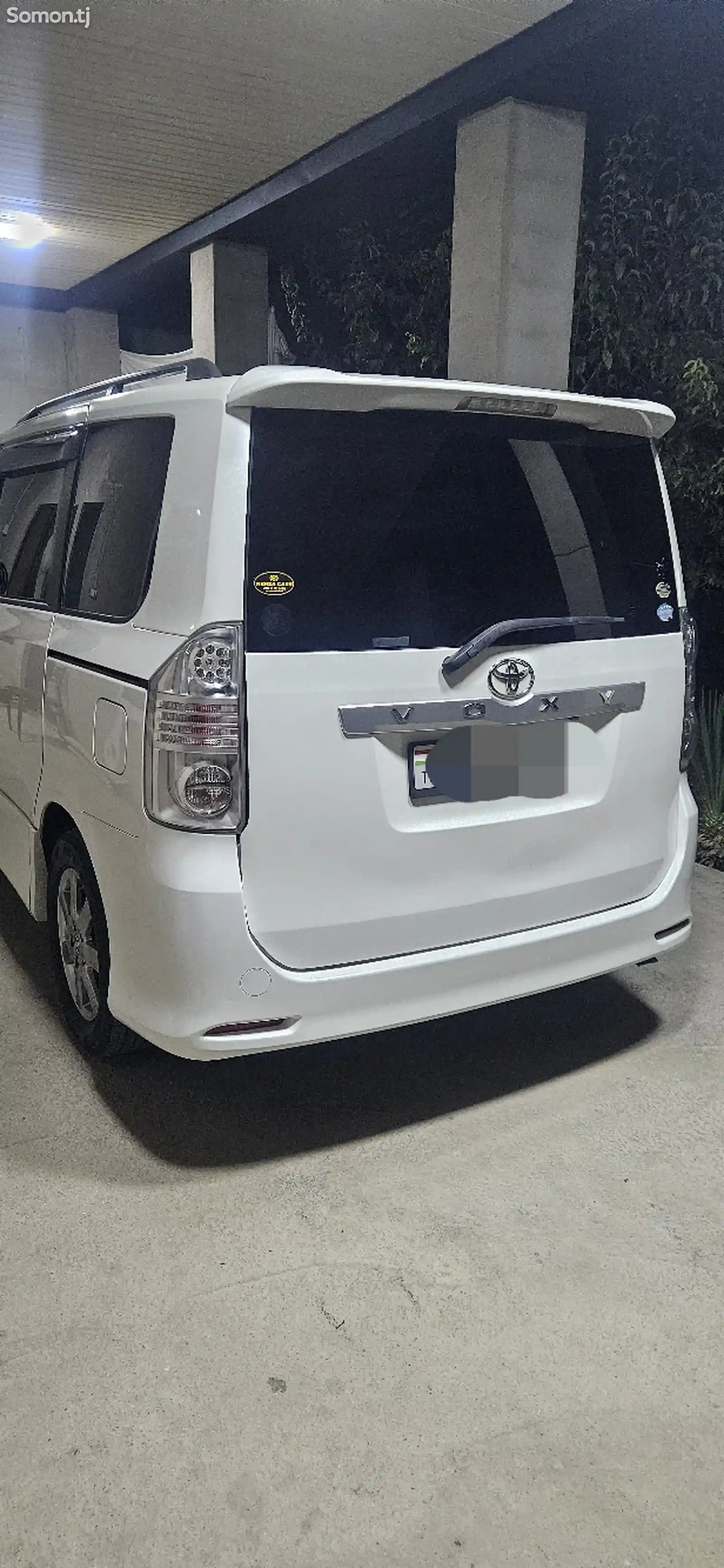 Toyota Voxy, 2010-8