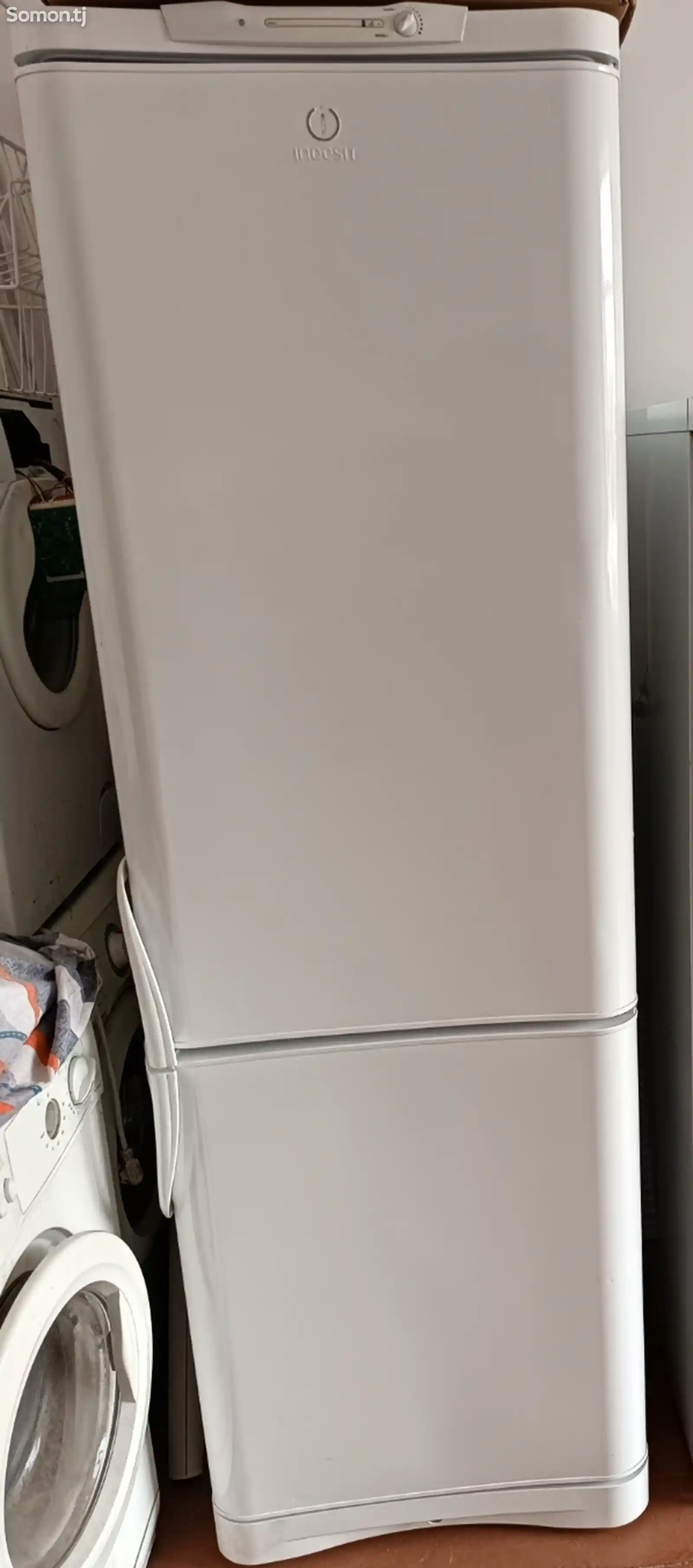 Холодильник Indesit-1