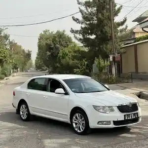 Skoda Superb, 2011