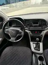 Hyundai Elantra, 2017-6