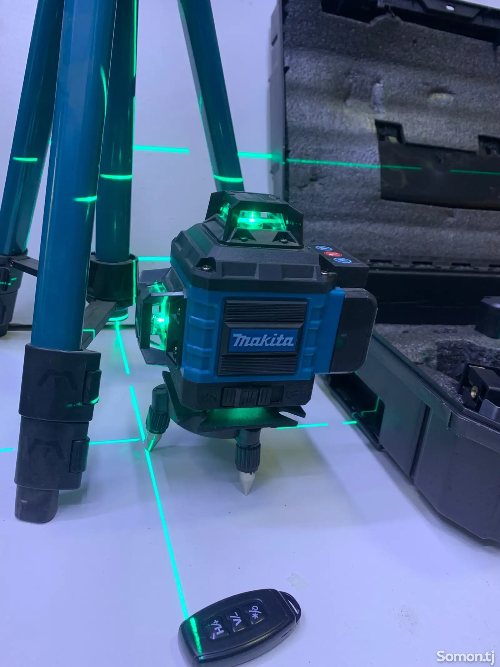 Лазерный уровень Makita-1